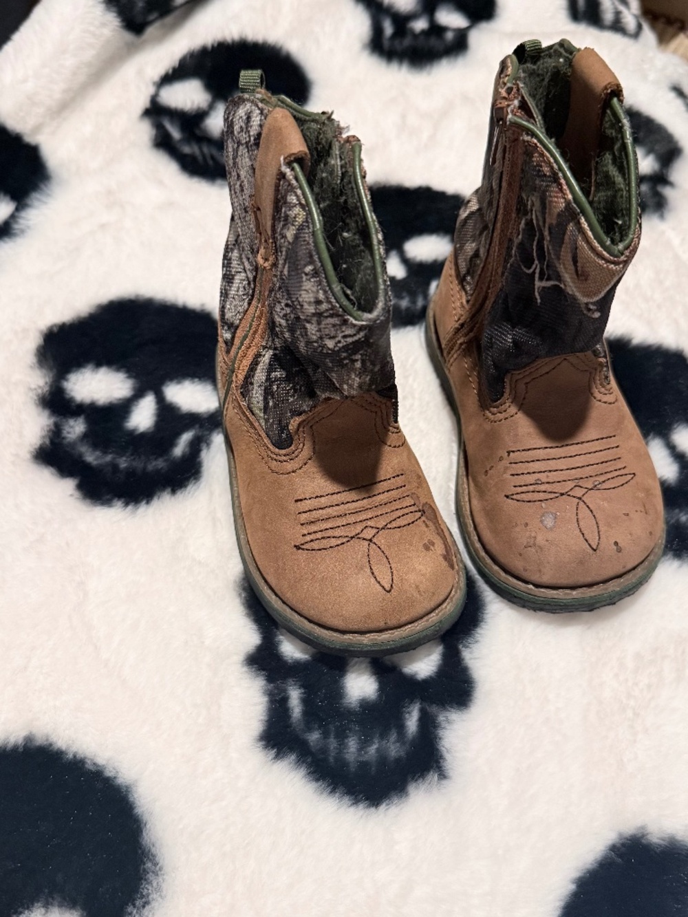 Faded Glory Camo Boots 6